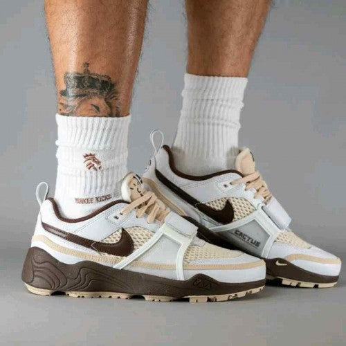 Nikee Zoom Field Jaxx Travis Scott Light Chocolate
