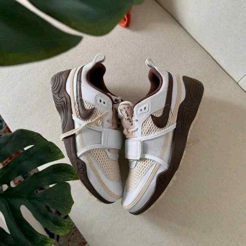 Nikee Zoom Field Jaxx Travis Scott Light Chocolate
