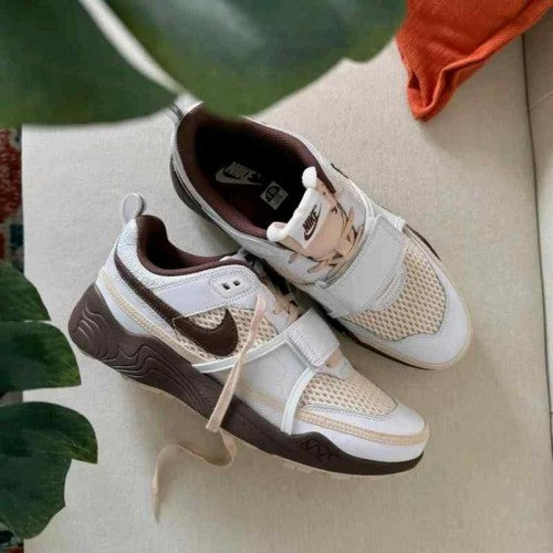 Nikee Zoom Field Jaxx Travis Scott Light Chocolate