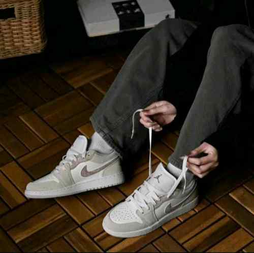 Nikee Air Jordan 1 Low SE Legend Light Brown