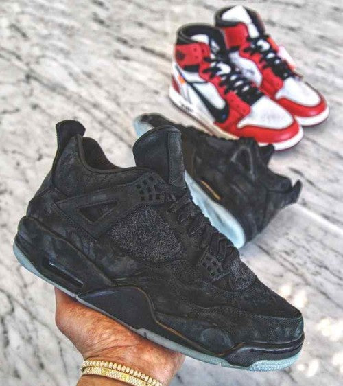 Nik_e Air Jordan Retro 4 Kaws Black 236