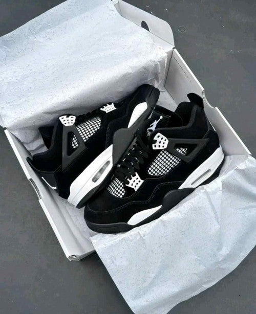 Nikee Jordan Retro 4 White Thunder