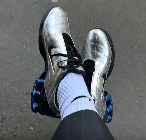 nikee. total 90 secutor shox magia metallic silver