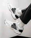 Nikee Zoom Vomero 5 White Black