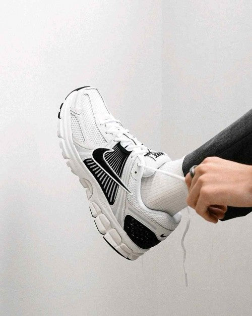 Nikee Zoom Vomero 5 White Black