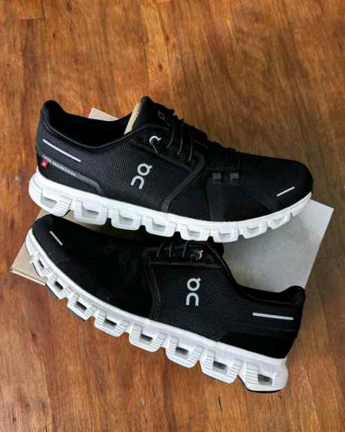 On cloud Running Cloud 5 Black White 951