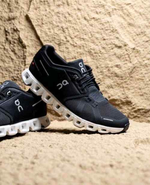 On cloud Running Cloud 5 Black White 951