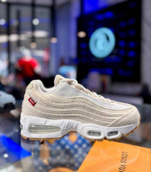 Nikee AirMax 95 OG x Levis Light Orewood Brown