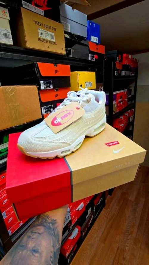 Nikee AirMax 95 OG x Levis Light Orewood Brown