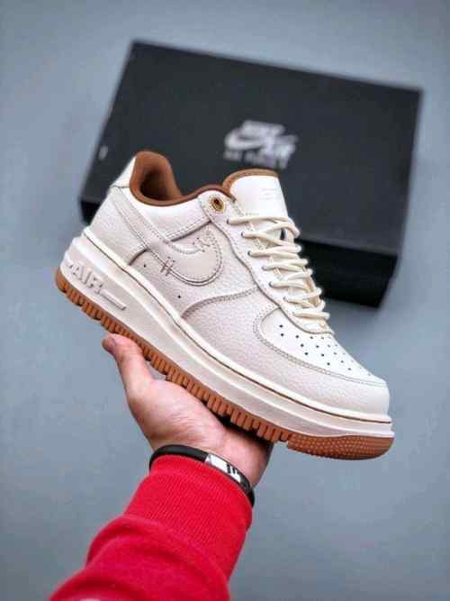 Nikee Airforce 1 low luxe pecan shoe