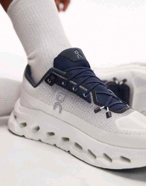 ON Cloudtilt all day trainers in navy