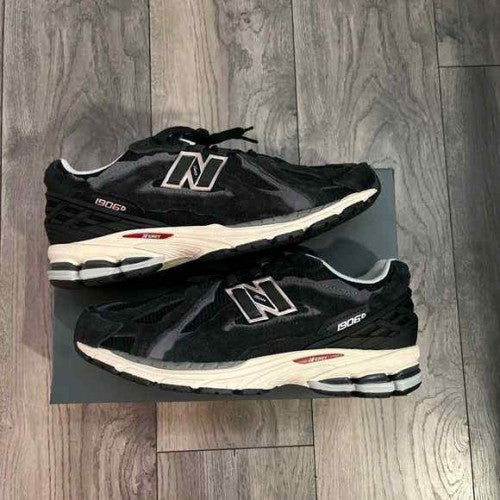 New. Balance 2002R Protection Pack Black White 110