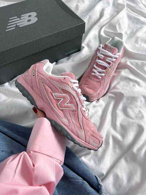 NewBalance 204L pastel Pink for womens