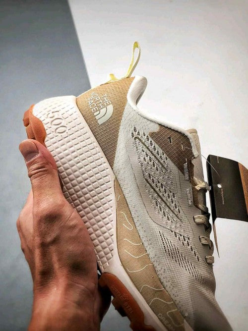 The North facee Altamesa 500 White Tan Gum 5037