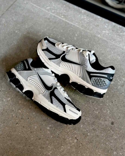 Nikee Zoom Vomero 5 Photon Dust Black
