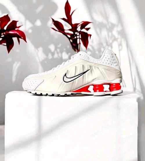 nikee Shox R4 White Red Phantom