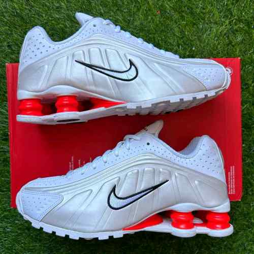 nikee Shox R4 White Red Phantom