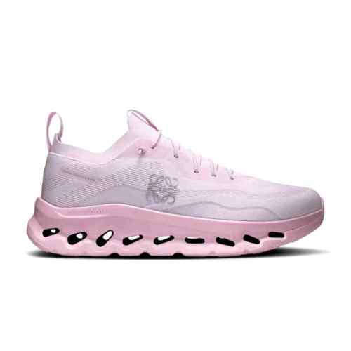 On Cloudtilt running Loewe Pale Pink