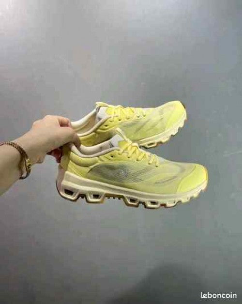 OnCloud Running Cloudventure x Loewe Yellow Tan Grey