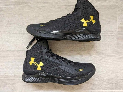 UNDERR ARMOUR UA CURRY 1 GOLD BANNER BLACKOUT