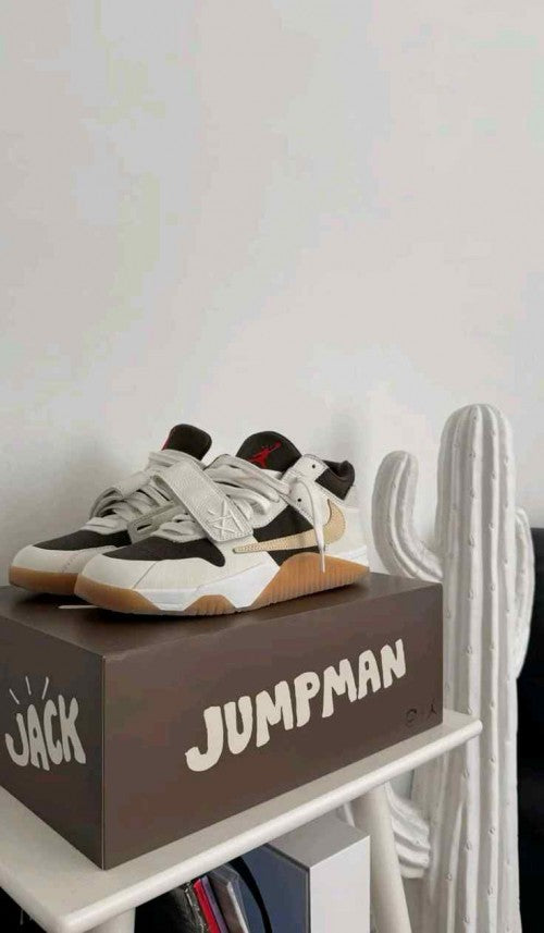 Nik_e Air Jordan Retro 1 x Travis Scott Jumpman Jack 221