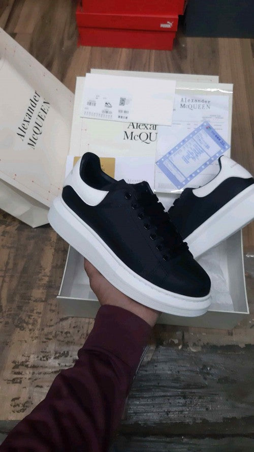 Alexander McQuee.n Sneakers With Card Bill carry Bag & Og Box