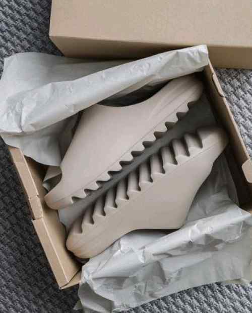 Adidass Yeezy Slide Pure UA