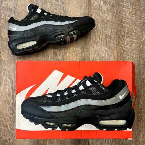 AirMax 95 Essential Black Smoke Grey