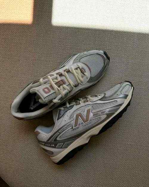 Newbalance 204L silver metallic white and brown