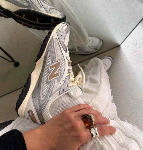 Newbalance 204L silver metallic white and brown