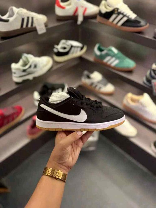 Nikee SB Dunk Low Pro Black Gum