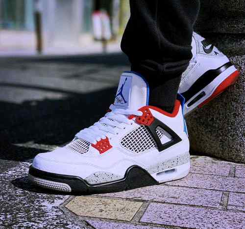 NIKEE AIR JORDAN 4 WHAT THE SEMI UA