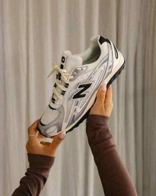 New Balancee 204L Silver Black Metallic