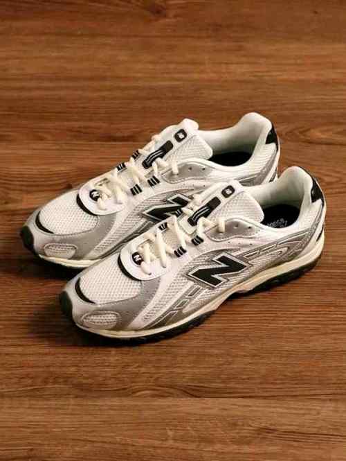 New Balancee 204L Silver Black Metallic