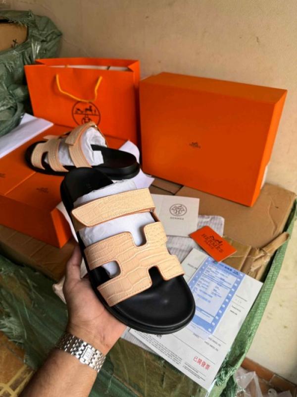 Herme.s Sandal Cream Black 208