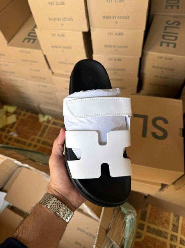 Hermes Chypre Supermaster Flat Sandal White Fix 271
