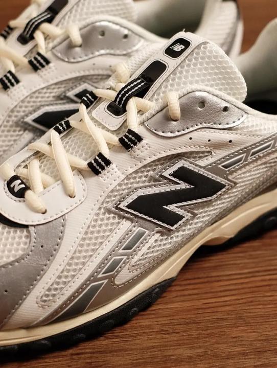 Neww Balance 204L Silver Black Metallic