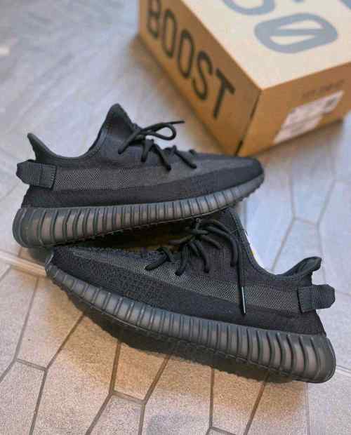Adidass Yeezy Boost 350 V2 Onyx SEMI UA
