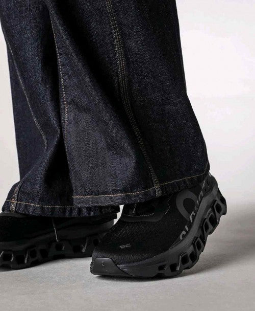 On Cloudmonster All Black