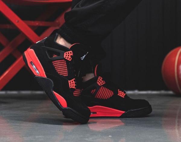 Nik.e Air Jordan Retro 4 Red Thunder