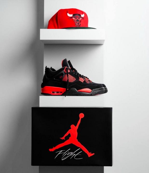 Nik.e Air Jordan Retro 4 Red Thunder