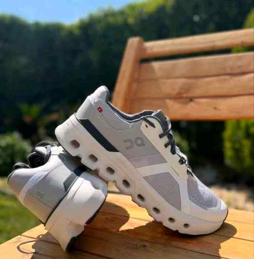 on cloud Cloudrunner 2 White-Frost