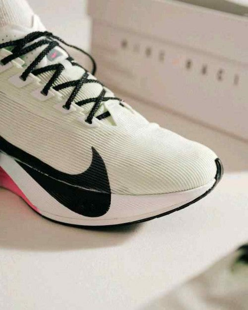 Nik.e_Zoom_X_Vaporfly_Next%_4 White Hyper Pink Mint Foam Black