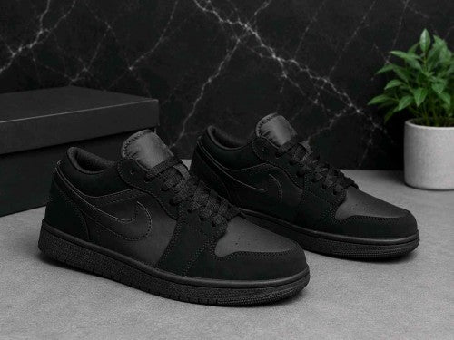 Nikee Air Jordan 1 Low Triple Black