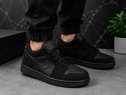 Nikee Air Jordan 1 Low Triple Black