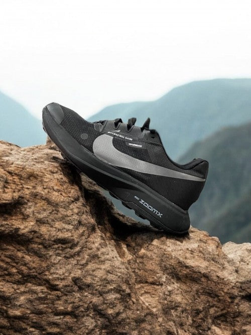 Nikee zoom trail shoes