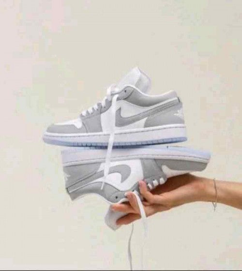 Nikee air jordan retro 1 low wolf grey
