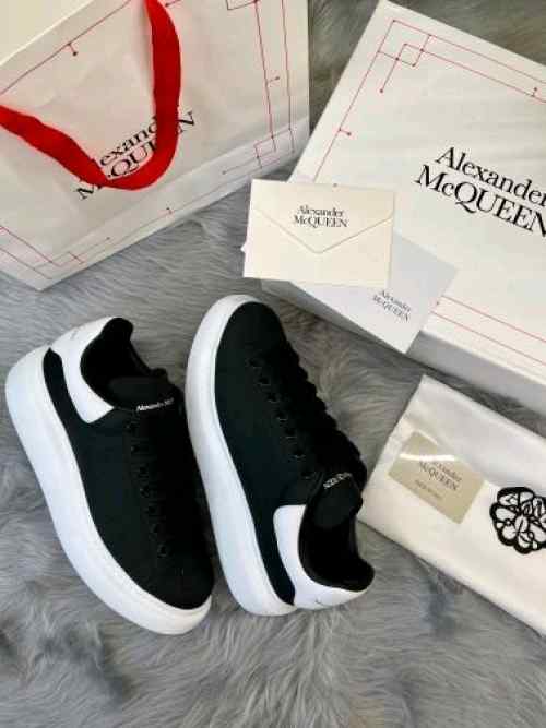 Alexandar McQueen Black White Premium Packing 185