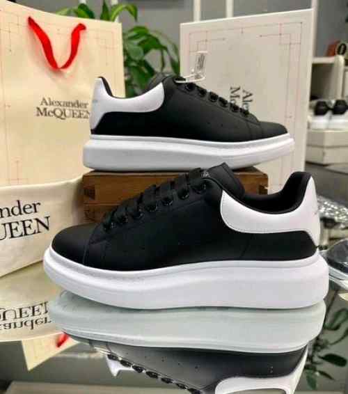 Alexandar McQueen Black White Premium Packing 185