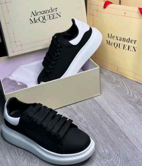 Alexandar McQueen Black White Premium Packing 185